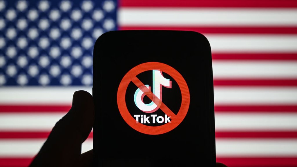 Trump acusa a Biden de ser ‘responsable’ de una posible prohibición de TikTok