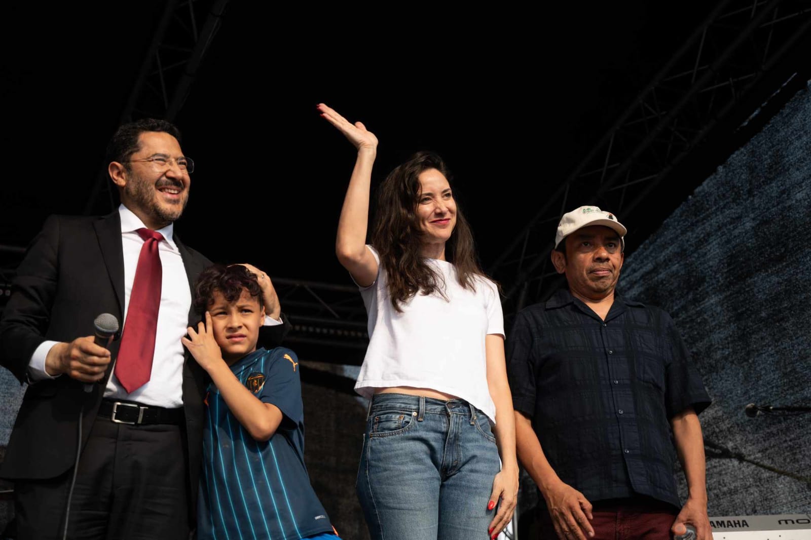 Martí Batres celebra el Día de la Niña y el Niño con festividades en el Zócalo capitalino