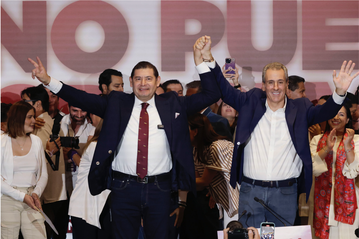 Alejandro Armenta celebra su victoria en Puebla tras el Conteo Rápido del IEEP