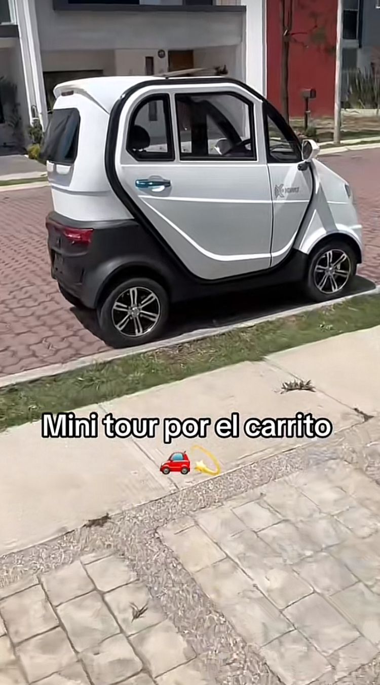 ¡Un Mini Auto Eléctrico Chino Llega a Puebla por Paquetería y se Convierte en Sensación en TikTok!