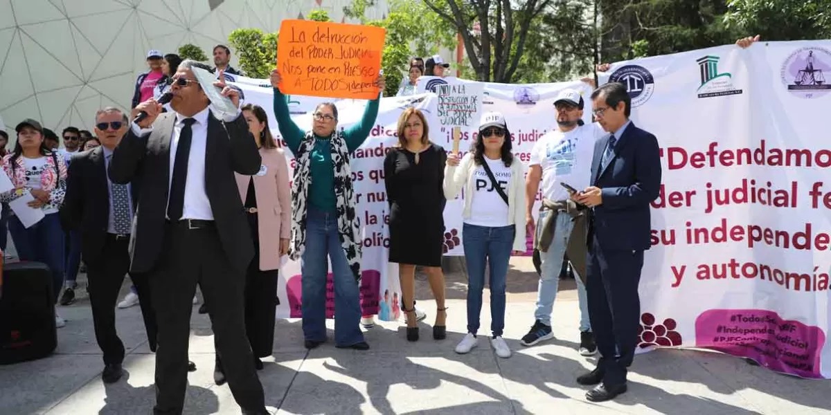 Protesta de Trabajadores del Poder Judicial en Puebla contra la Reforma de AMLO